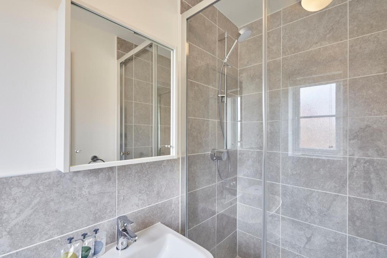 Host & Stay - Cayton Bay Cottage Zewnętrze zdjęcie